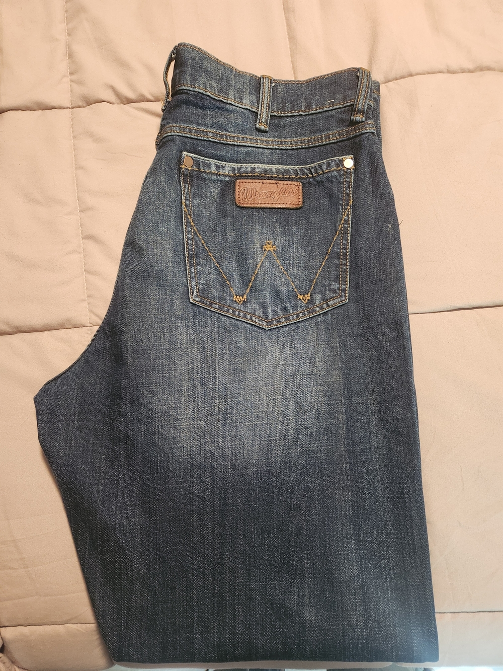 Men's Wrangler Retro® Relaxed Fit Bootcut Jean - Picture 6 of 9